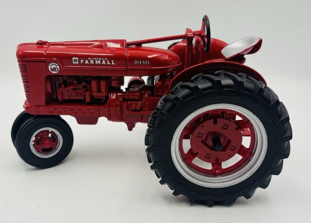 Ertl McCormick Farmall Super MD Tractor 1/16 Scale